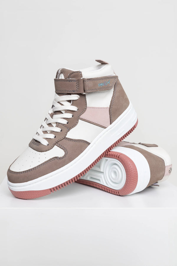 Women's tennis shoes front view with tennis shoe design