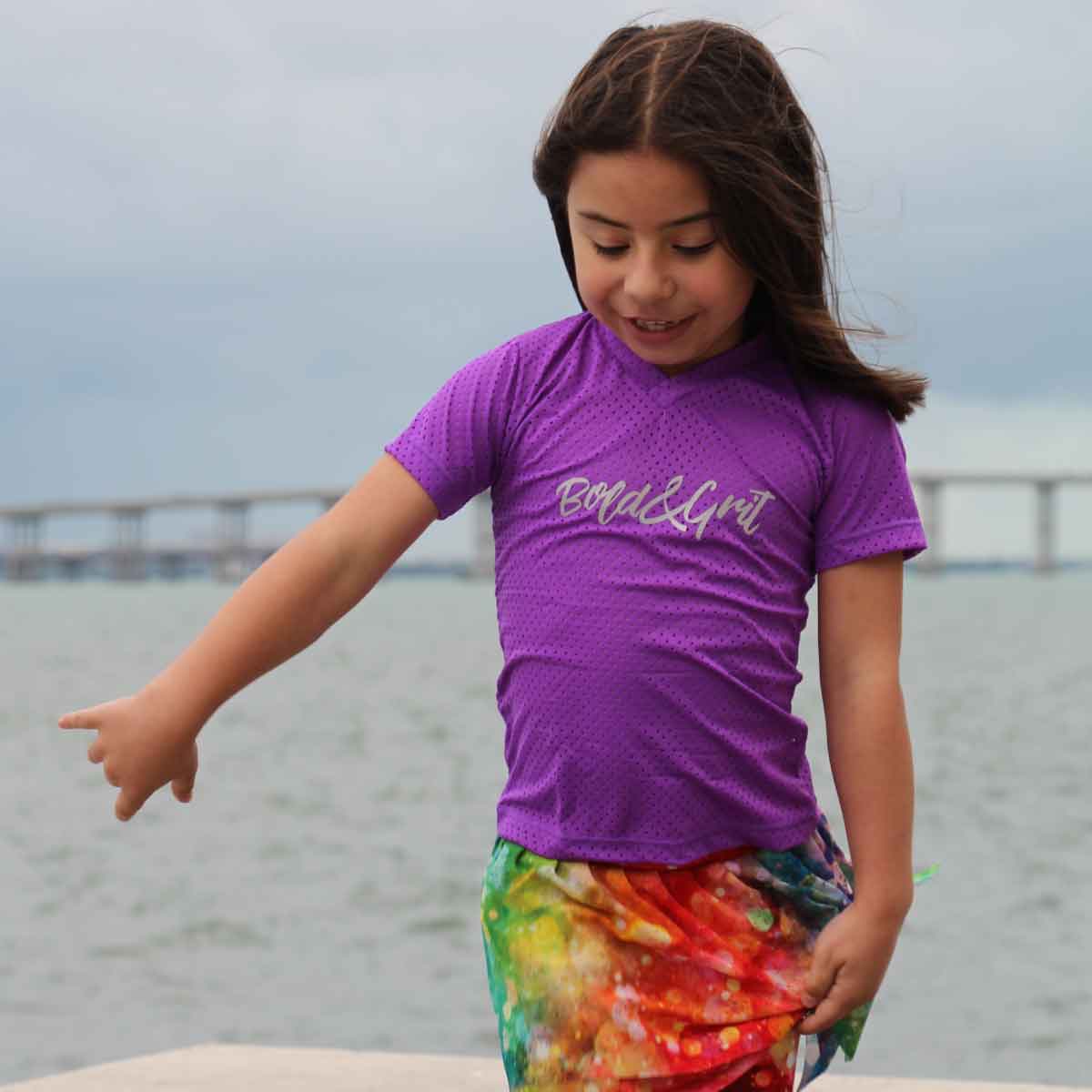 HAPPY - B&G V-NECK T-SHIRT - Bold&Grit