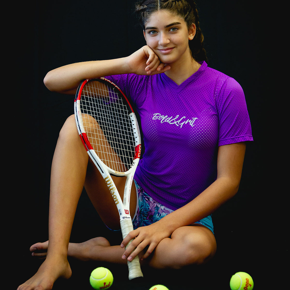 HAPPY - B&G V-NECK T-SHIRT - Bold&Grit